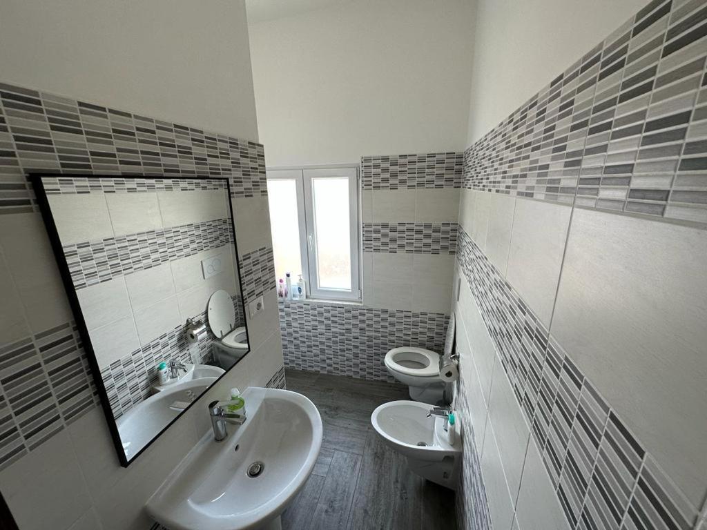 Mondo House ฟิวมิชีโน ภายนอก รูปภาพ